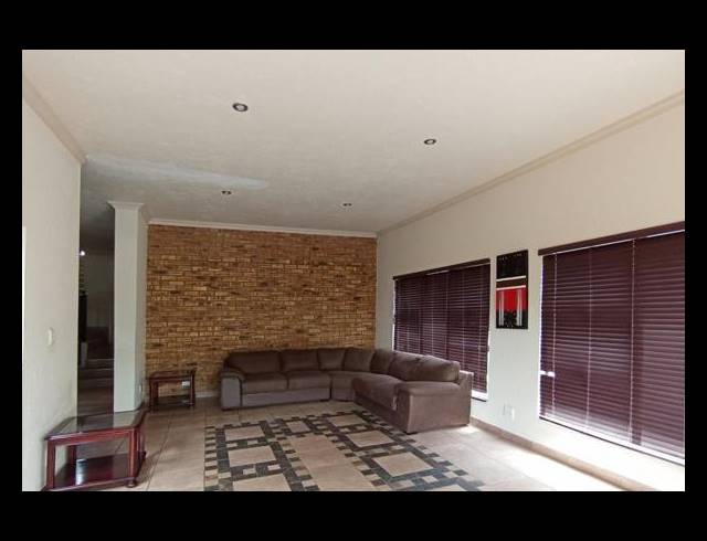 7 BEDROOM HOUSE FOR SALE IN FEATHERBROOKE ESTATE